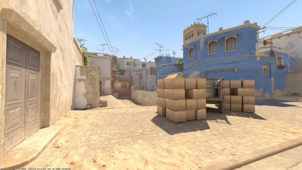 Mapas de CS2: conheça todos os mapas competitivos do Counter-Strike 2 4 Área central do mapa Mirage no Counter-Strike 2 (CS2), com construções em tons azuis, caixas empilhadas e ambiente urbano inspirado no norte da África, utilizado em partidas competitivas de FPS.