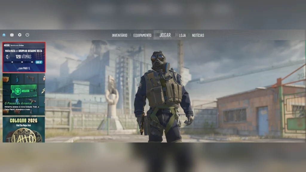 Medalha de Serviço no CS2: o que é, como funciona e como conseguir a sua 1 Tela inicial do Counter-Strike 2 mostrando o menu principal com agente equipado em destaque, missão semanal ativa e banners do Passe do Arsenal e Cologne 2026.
